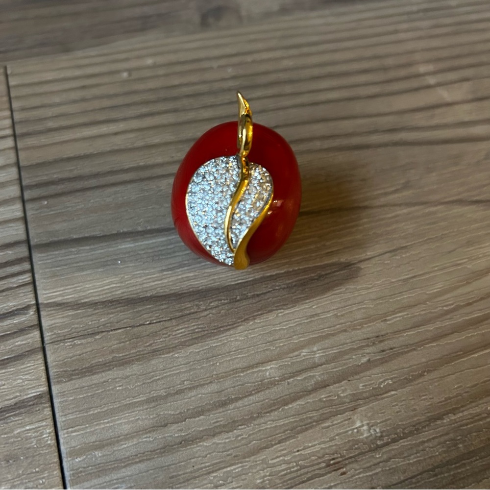 Vintage KJL Kenneth Jay Lane Red Lucite Apple Clear Crystals Gold Tone Pendant - Picture 3 of 4